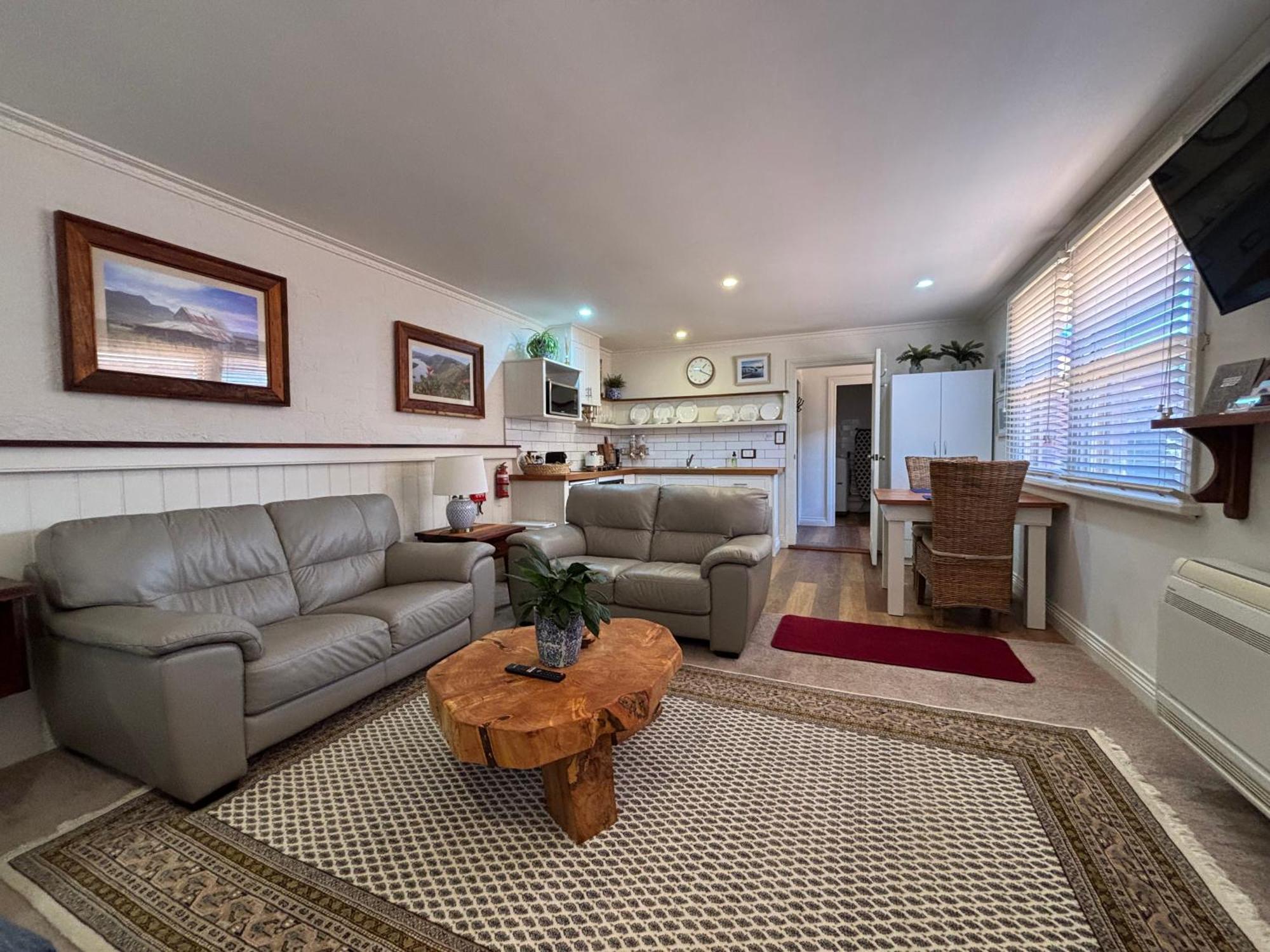 Silwood Apartment Fully Self Contained With Kitchen And Laundry Devonport Exterior photo